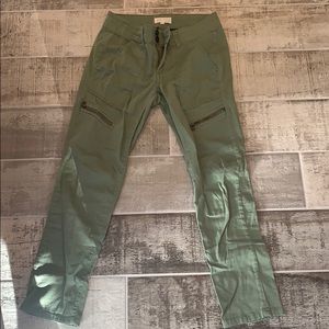 Green cargo skinny jeans ✨